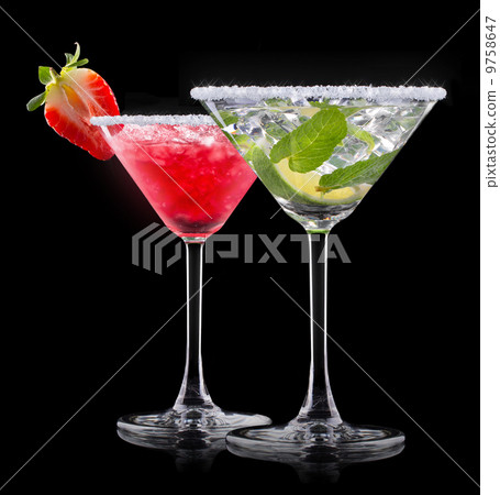 alcohol cocktail set on a black alcohol cocktail set on a black 9758647