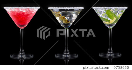 alcohol cocktail set on a black alcohol cocktail set on a black 9758650