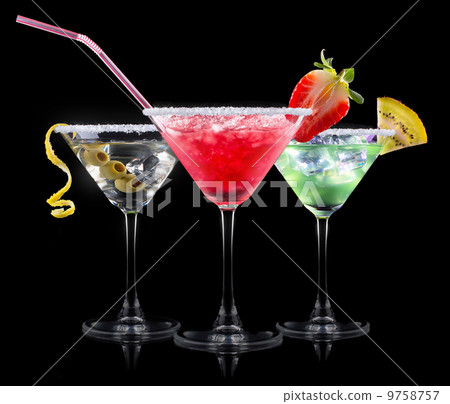 alcohol cocktail set on a black alcohol cocktail set on a black 9758757