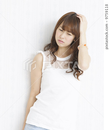 young woman young woman 9759118