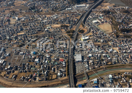 Tomei高速公路Kikugawa立交的鳥瞰圖 9759472