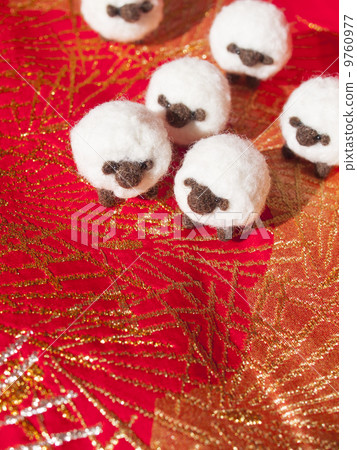 Lambs on the fine clothes (vertical, upper half) 9760977