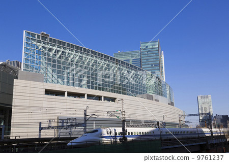 Shinkansen and the Tokyo International Forum (Blue Sky) Shinkansen and the Tokyo International Forum (Blue Sky) 9761237