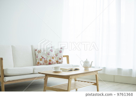 客廳裡的書和茶具 客廳裡的書和茶具 9761368