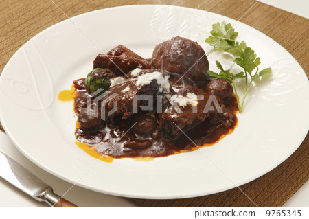 Cow streak stew 9765345