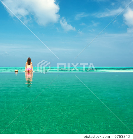 Woman at poolside 9765843