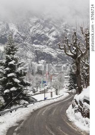 winter road 9766714