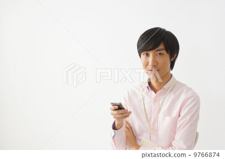 一個感覺智能手機的男人 一個感覺智能手機的男人 9766874