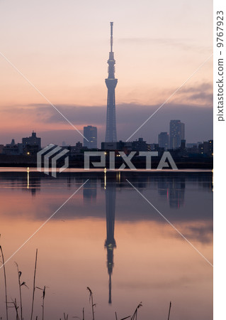 Skyscraper upside down in evening scenery 9767923