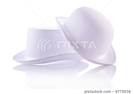 Cylinder isolated on the white 9770036