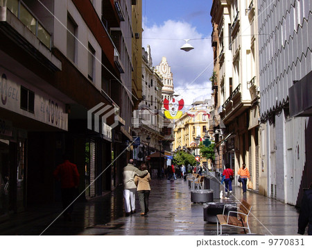 雨的街角 - 在西班牙，在科爾多瓦市 9770831