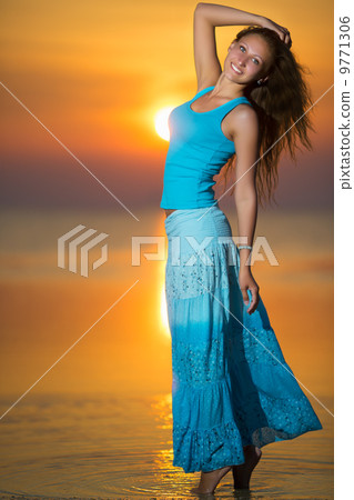 Smiling blonde at sunset Smiling blonde at sunset 9771306