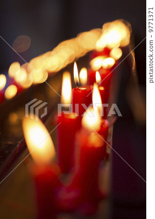 Red candle of Tang Temple 9771371
