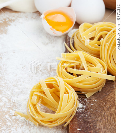 Raw homemade pasta 9771382