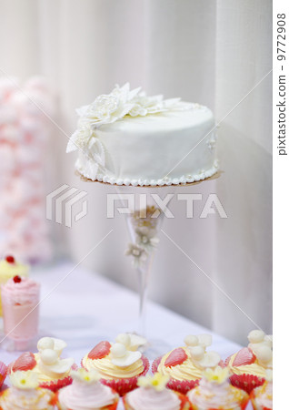 Elegant wedding cake Elegant wedding cake 9772908