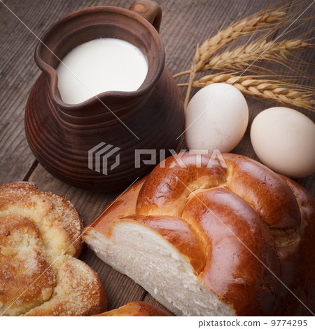 Fresh loaf of challah Fresh loaf of challah 9774295