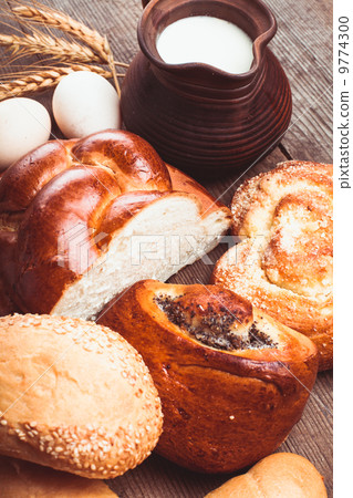 Types of bread 9774300