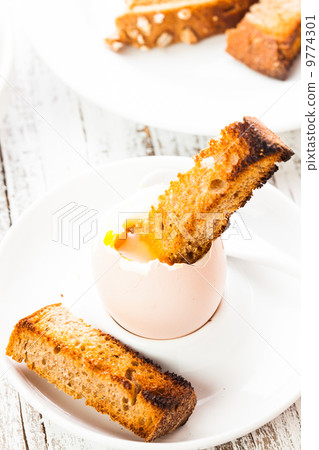 The soft-boiled egg 9774301