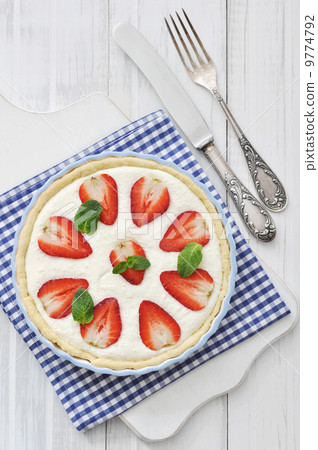 Strawberry tart with ricotta Strawberry tart with ricotta 9774792