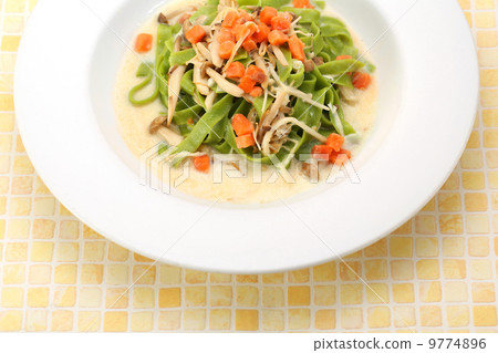 Pasta of green noodles Pasta of green noodles 9774896