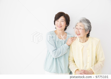 奶奶和女兒 9775101
