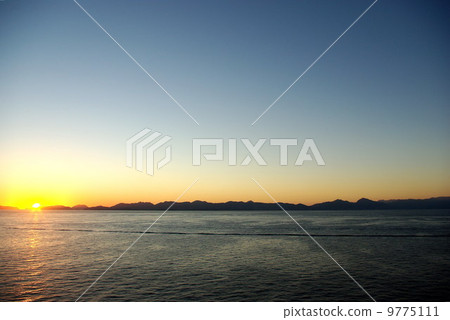 日出福爾摩斯海峽 日出福爾摩斯海峽 9775111