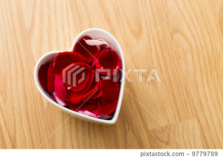 Rose petal in heart bowl 9779789