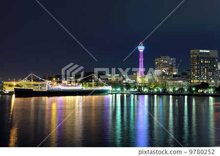 Yokohama skyline Yokohama skyline 9780252