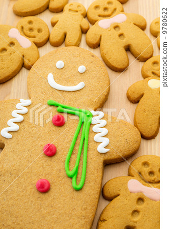 Traditional gingerbread cookies on wooden background 9780622