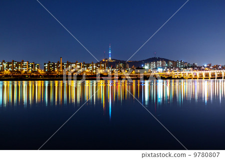 Hangang in Seoul at night Hangang in Seoul at night 9780807