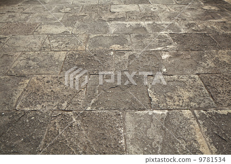 Cobblestoned pavement Cobblestoned pavement 9781534