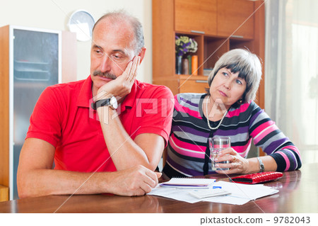 Senior couple did not have money to repay the loan 9782043