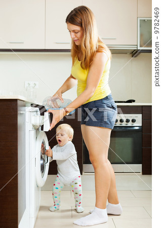 Family using washing machine with laundry 9782469