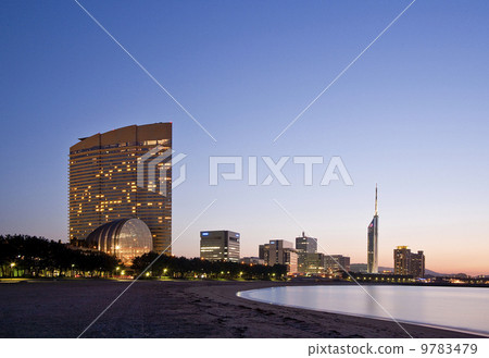 萬代海灘的晚上風景 萬代海灘的晚上風景 9783479