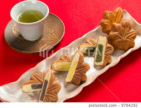 Autumn leaves bun 9784292