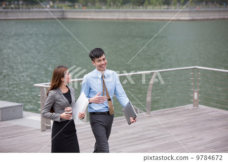 Business Colleagues 9784672