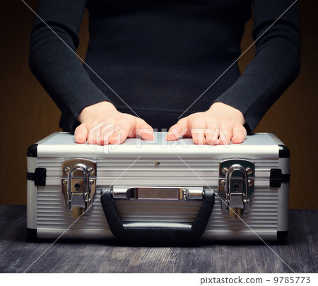 Storage and protection of cash and valuable goods Storage and protection of cash and valuable goods 9785773