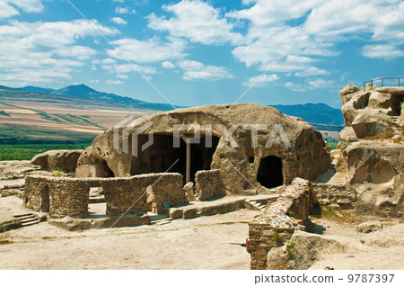 Cave city Uplistsihe 9787397