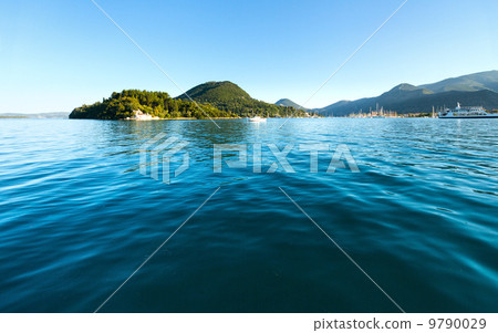 Excursion ships in bay.  (Greece, Lefkada) 9790029