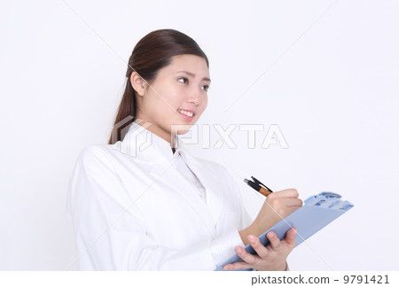 A lady in white 9791421