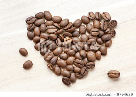 Coffee beans in heart shape 9794629