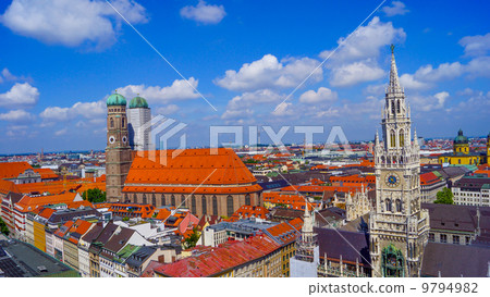Munich in the blue sky Square Munich (München mit dem bayerischen blauen Himmel) Munich in a blue sky 9794982