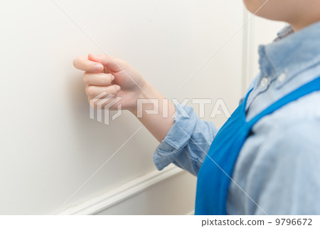 Knocking on the door 9796672