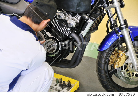 Repair of motorcycle 9797559