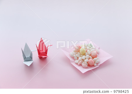 Hinaire and folding cranes 9798425