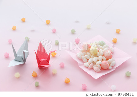 Hinaire and folding cranes 9798431