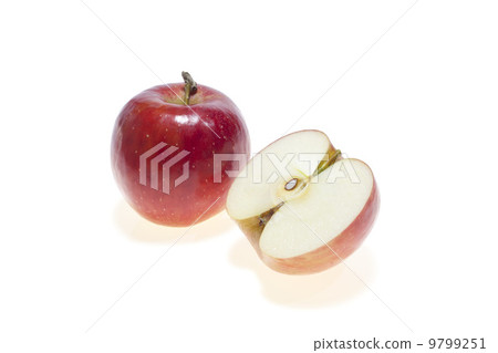 Apple and rubbish 9799251