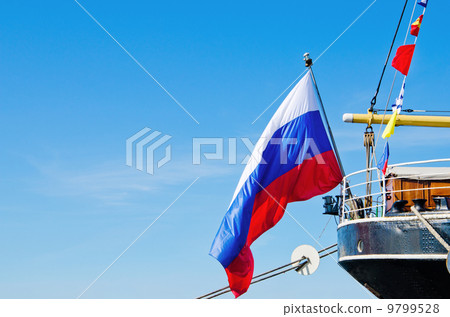 Russian flag flies at the stern old sailboat Russian flag flies at the stern old sailboat 9799528