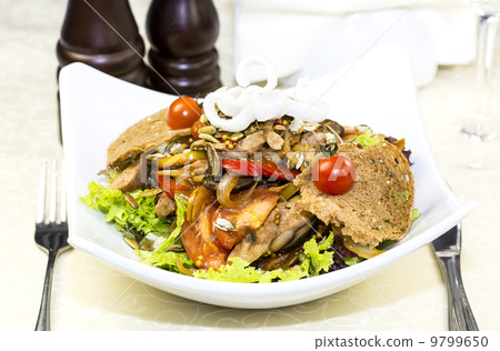 Warm salad of beef and vegetables in a restaurant Warm salad of beef and vegetables in a restaurant 9799650