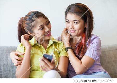 Asian girls friendship 9799892